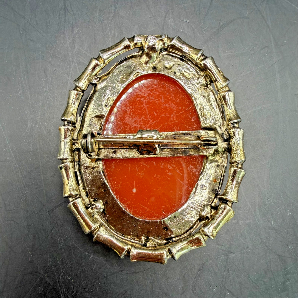 Vintage Cameo Brooch Red White Lady Profile Gold Tone Detailed Victorian Style - Picture 4 of 7